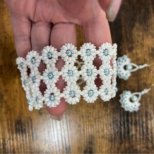 Handmade White Floral Beaded Bracelet ONLY New